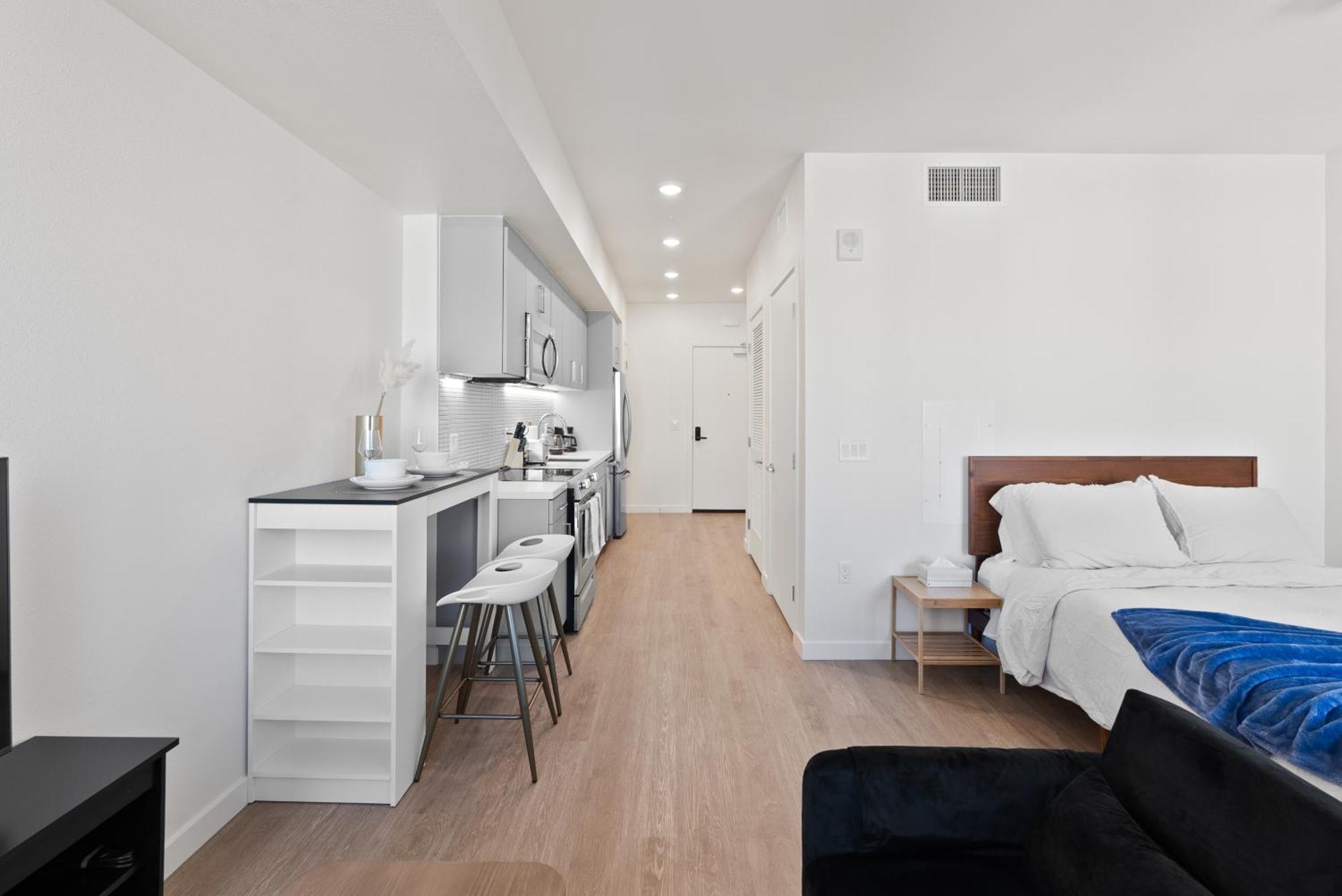 Bright Studio On Sunset Blvd, Free Parking, Gym, And Pool لوس أنجلوس المظهر الخارجي الصورة