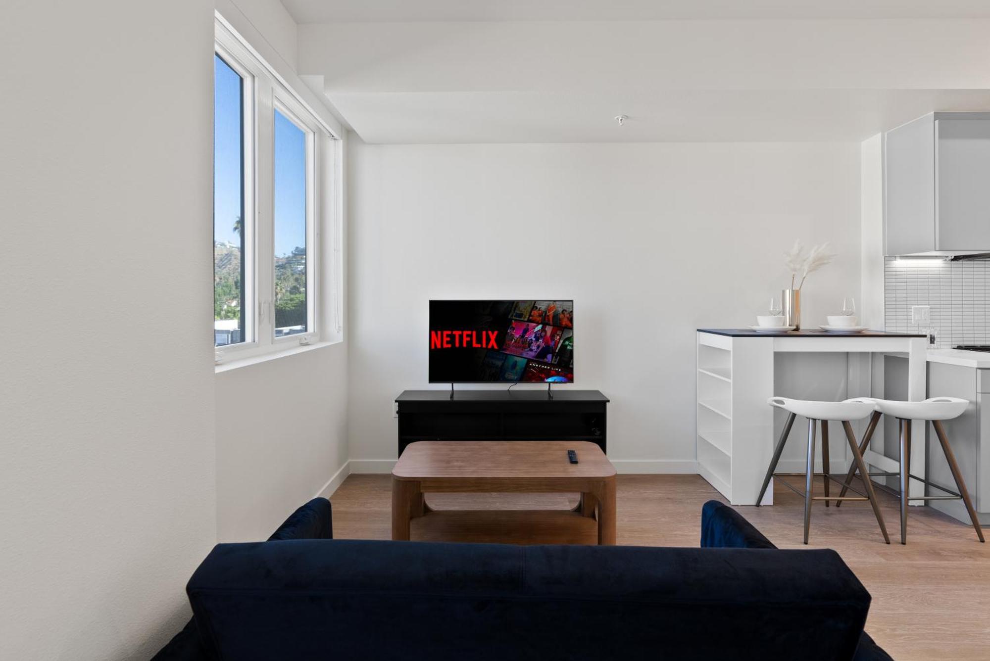 Bright Studio On Sunset Blvd, Free Parking, Gym, And Pool لوس أنجلوس المظهر الخارجي الصورة