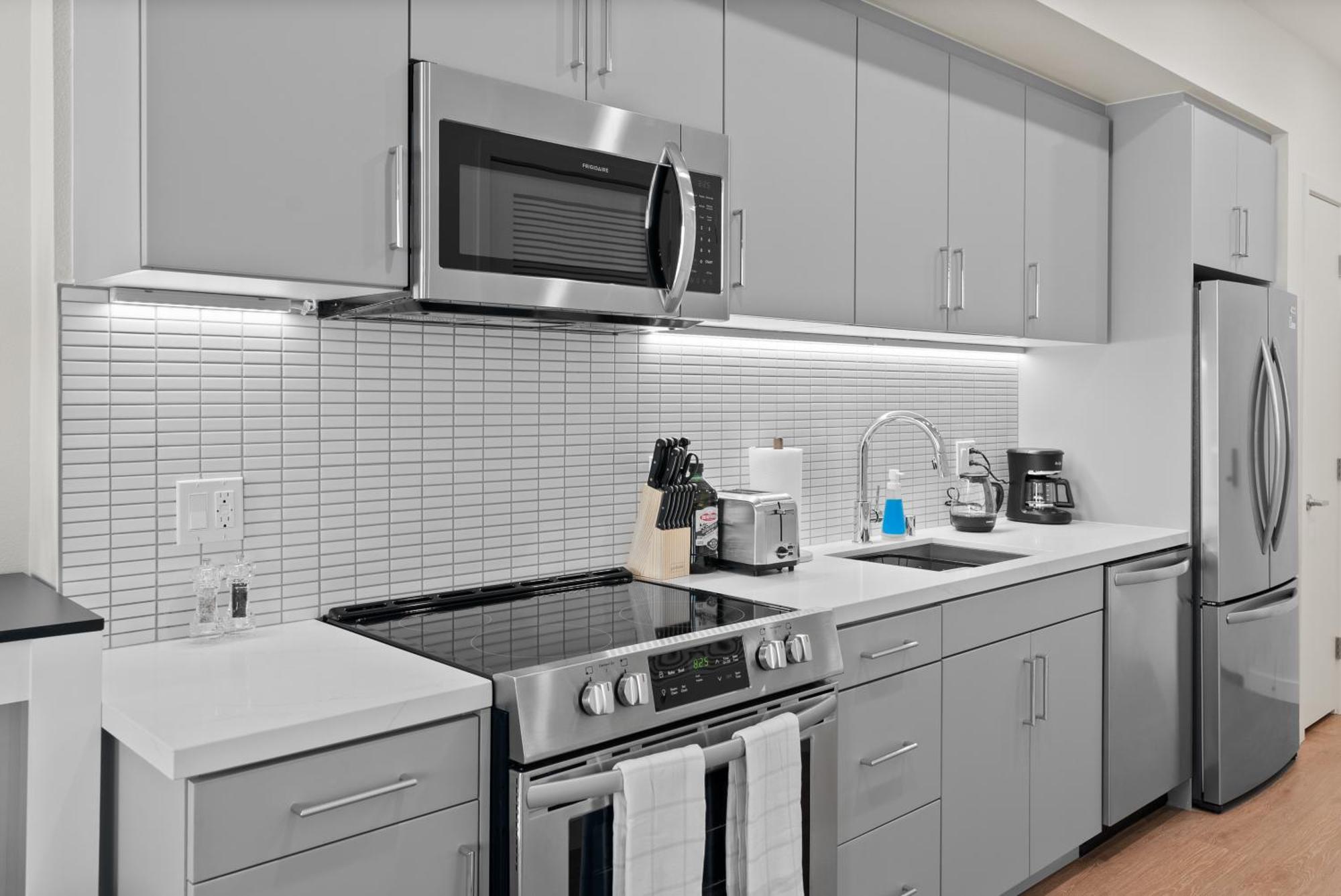 Bright Studio On Sunset Blvd, Free Parking, Gym, And Pool لوس أنجلوس المظهر الخارجي الصورة